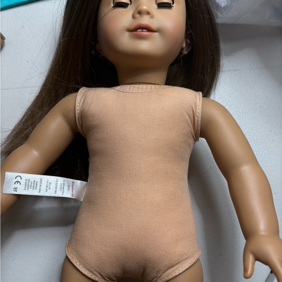 American girl. Brown hair brown eyes - Picture 6 of 12